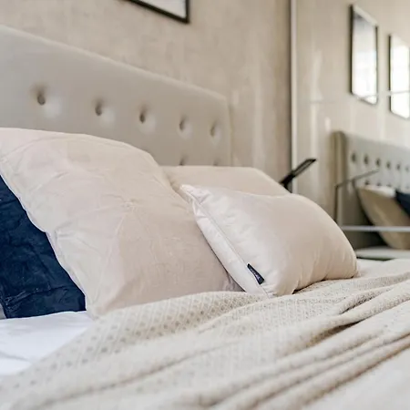 Parkwest Diamond -chic With Ac, Garage, Balcony Appartement