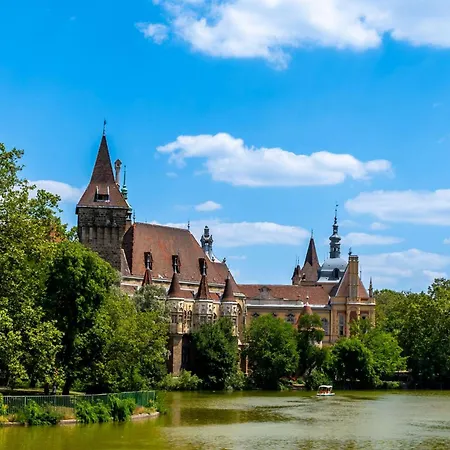Parkwest Diamond -chic With Ac, Garage, Balcony * Budapest