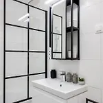 Parkwest Diamond -chic With Ac, Garage, Balcony * Budapest