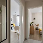 Parkwest Diamond -chic With Ac, Garage, Balcony