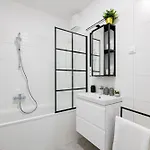 Apartment Parkwest Diamond -chic With Ac, Garage, Balcony