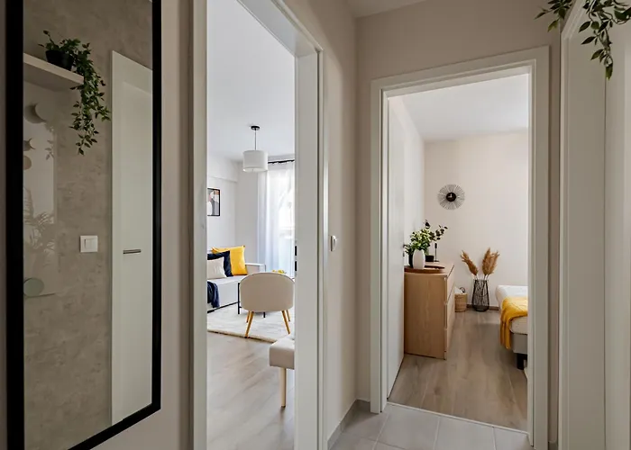 Parkwest Diamond -chic With Ac, Garage, Balcony